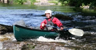  Goditi un lento serpeggiare lungo un ruscello